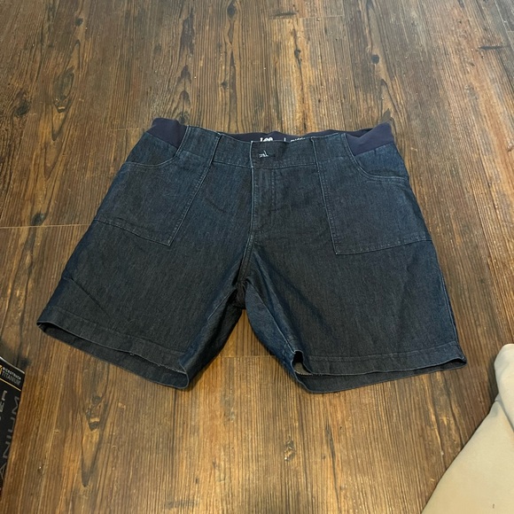 Lee Jean shorts - Picture 1 of 3